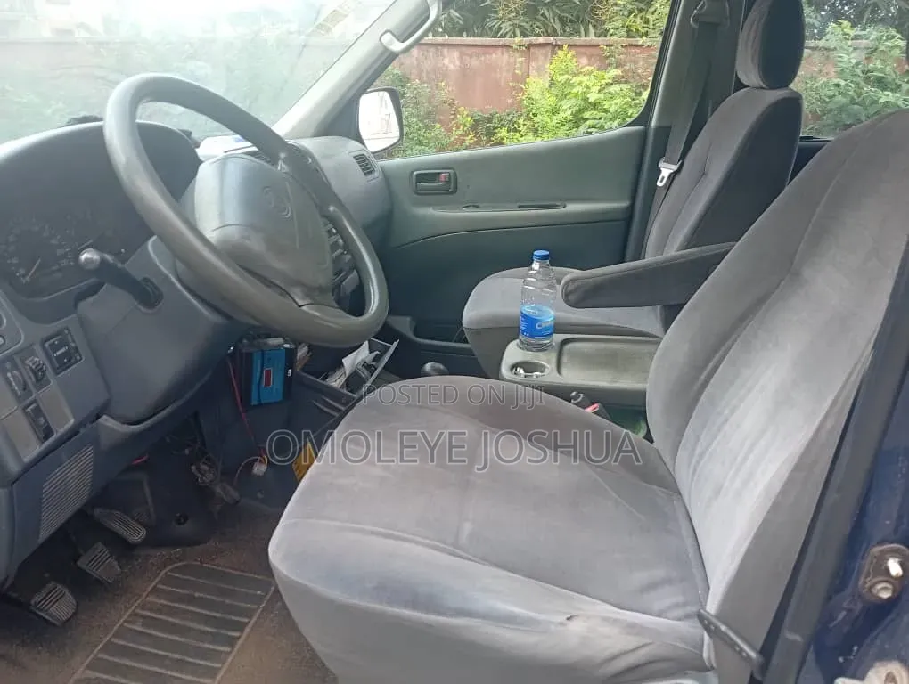 Toyota HiAce 2005 Blue