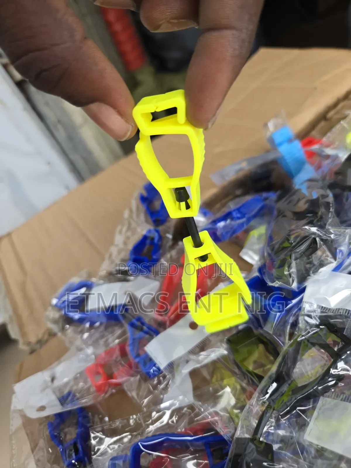 Handglove Holder