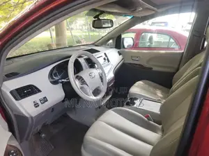 Toyota Sienna XLE AWD 7-Passenger 2013 Red