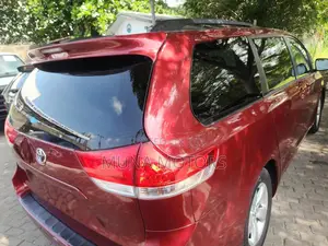 Toyota Sienna XLE AWD 7-Passenger 2013 Red