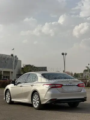 Toyota Camry 2020 Gold