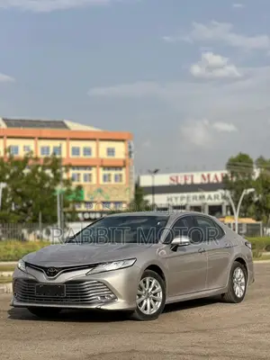 Toyota Camry 2020 Gold