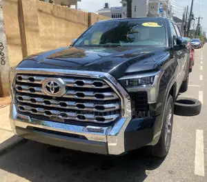 Toyota Tundra 2022 Black