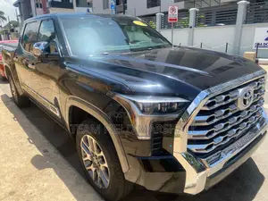 Toyota Tundra 2022 Black