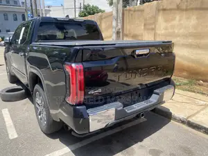 Toyota Tundra 2022 Black