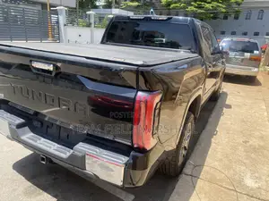 Toyota Tundra 2022 Black
