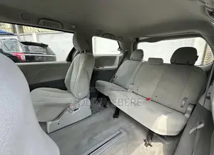 Toyota Sienna 2013 Black