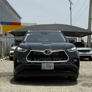 Toyota Highlander XLE 2022 Black