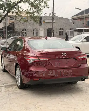 Toyota Camry XLE 2021 Maroon