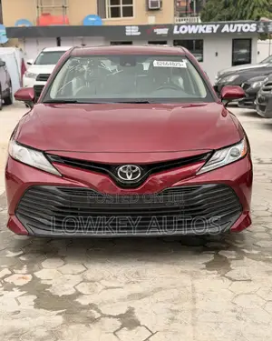 Toyota Camry XLE 2021 Maroon