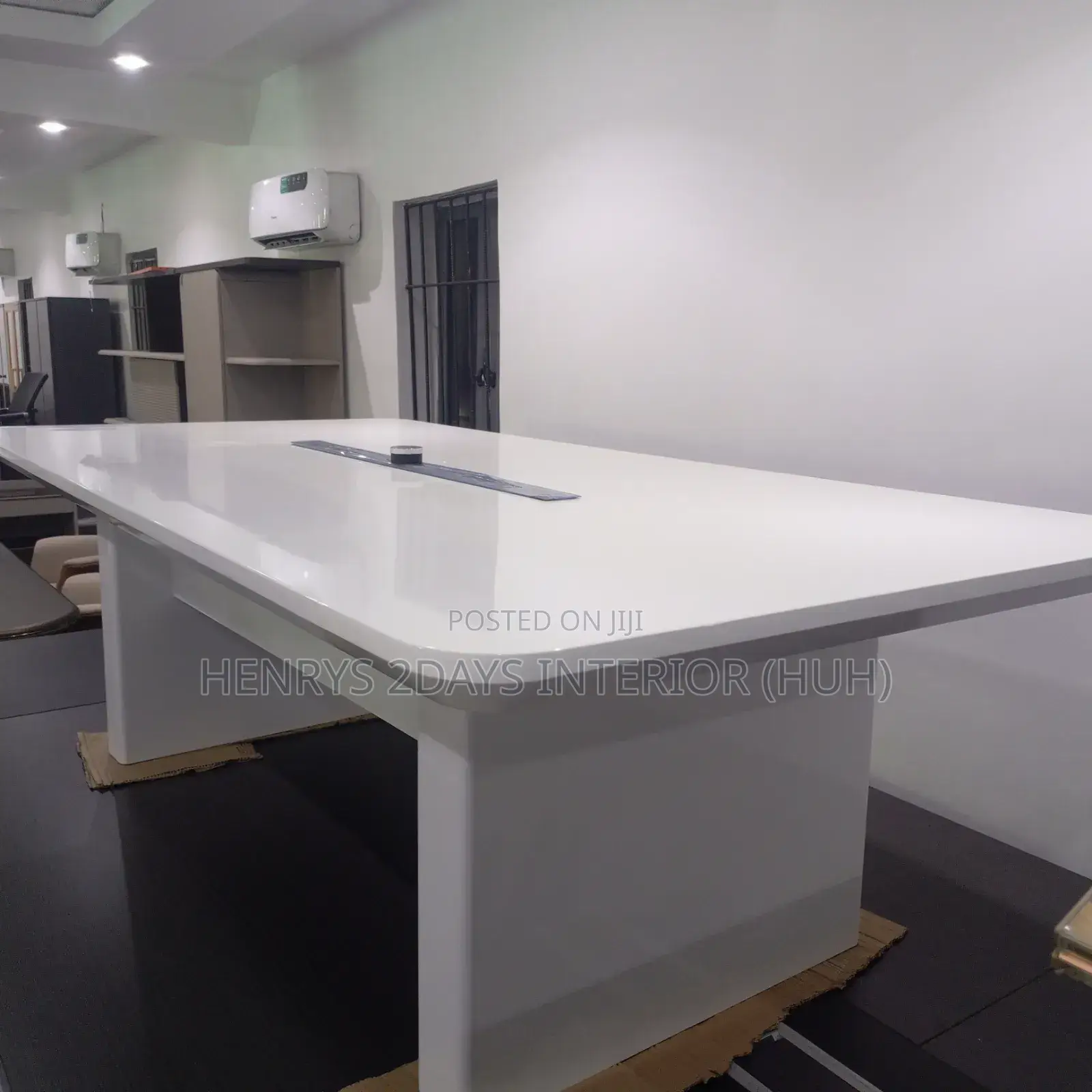 Excutive Table With Chairs