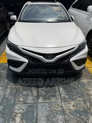 Toyota Camry SE 2021 White