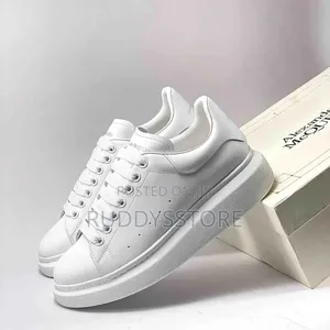 Classic Luxury Sneakers/Buy One Get A Free Sock