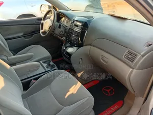 Toyota Sienna 2006 Blue