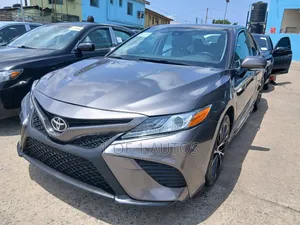 Toyota Camry SE FWD 2020 Gray
