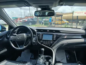 Toyota Camry SE FWD 2020 Gray
