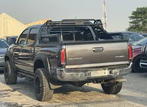 Toyota Tacoma 2018 Black