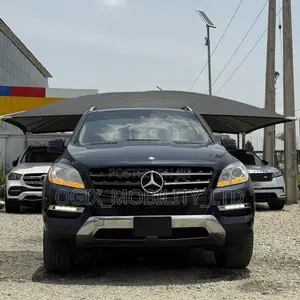 Mercedes-Benz M Class ML350 4dr SUV (3.5L 6cyl 7A) 2015 Blue