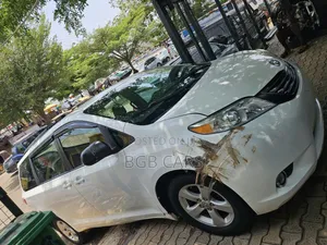 Toyota Sienna 2018 White