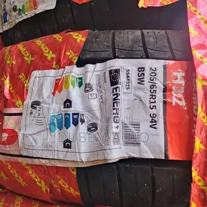 205/65r15 Roadx Tire