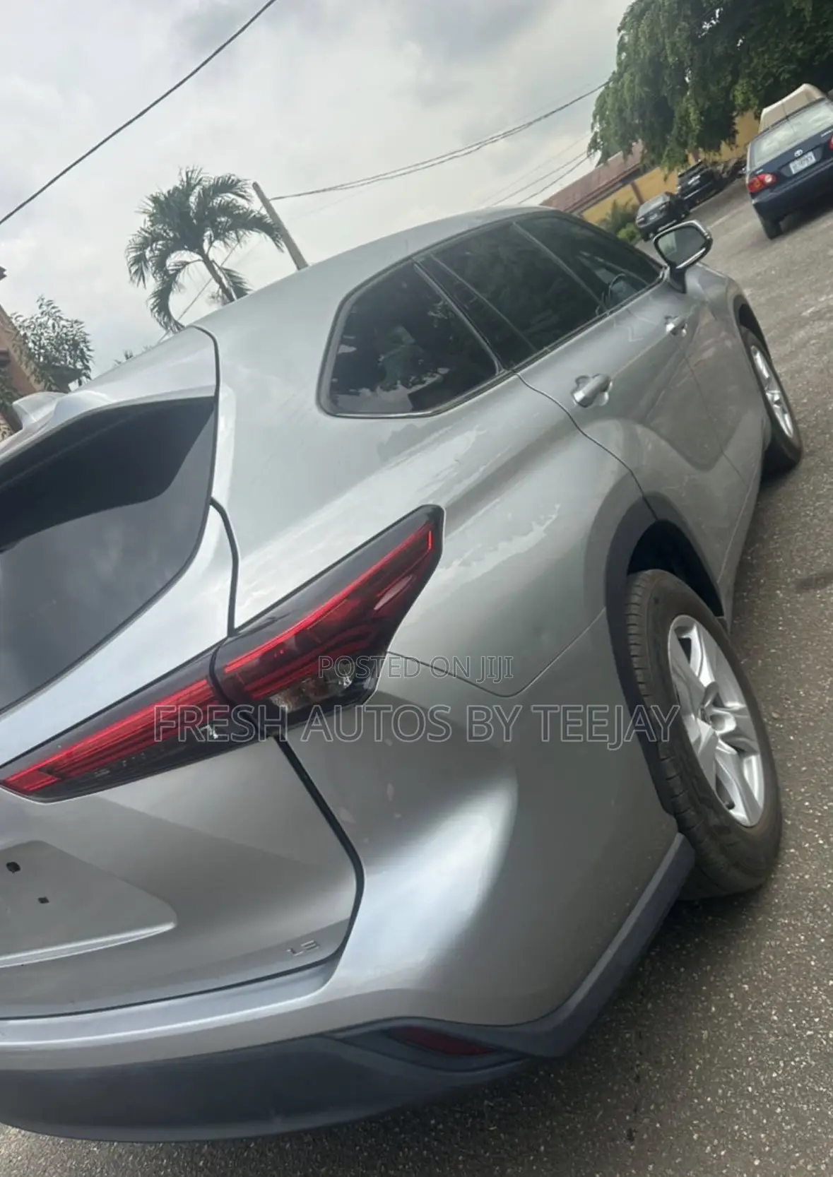 Toyota Highlander LE 2021 Silver