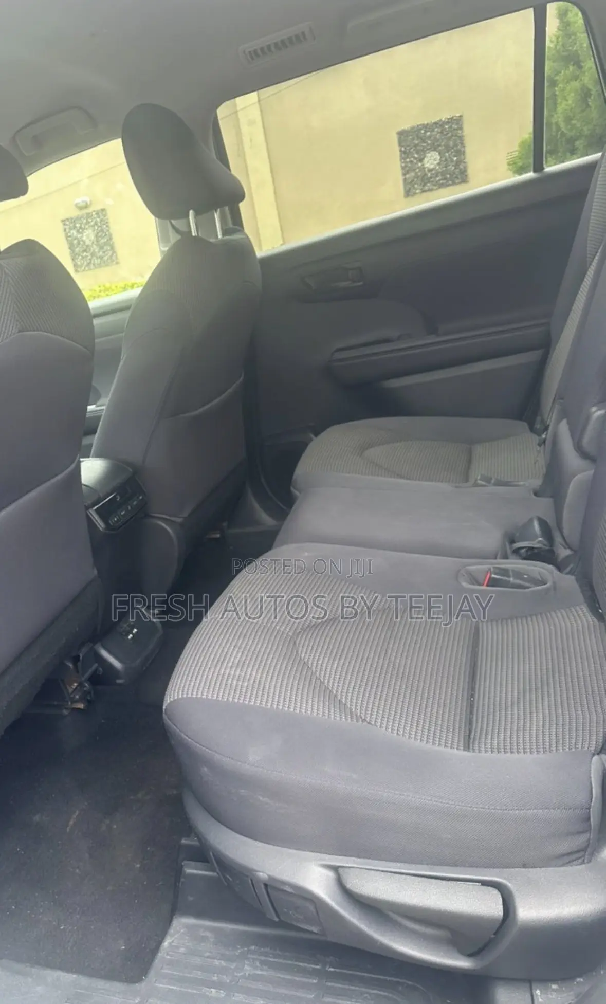 Toyota Highlander LE 2021 Silver