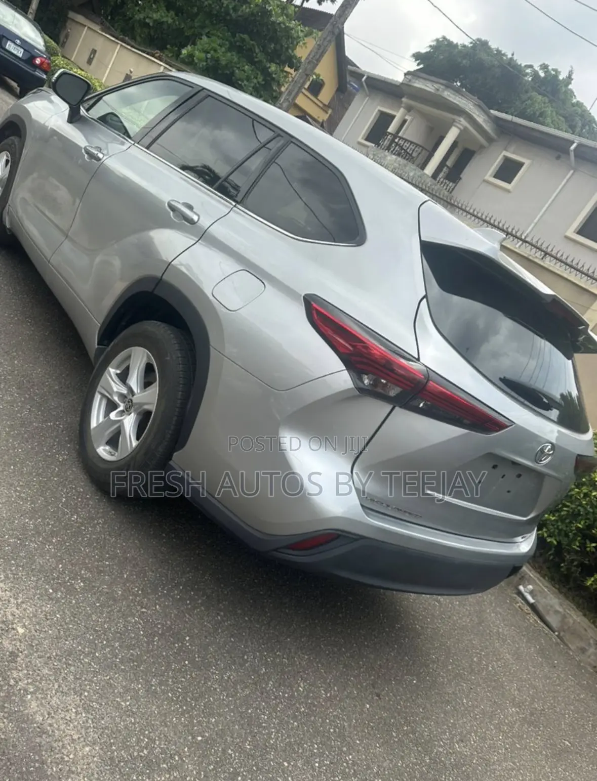 Toyota Highlander LE 2021 Silver