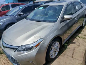 Toyota Avalon XLE 4dr Sedan (3.5L 6cyl 6A) 2015 Gold