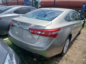 Toyota Avalon XLE 4dr Sedan (3.5L 6cyl 6A) 2015 Gold