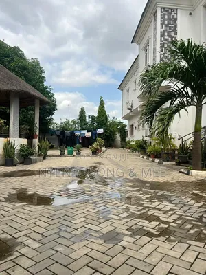 5bdrm Duplex in Karu for sale