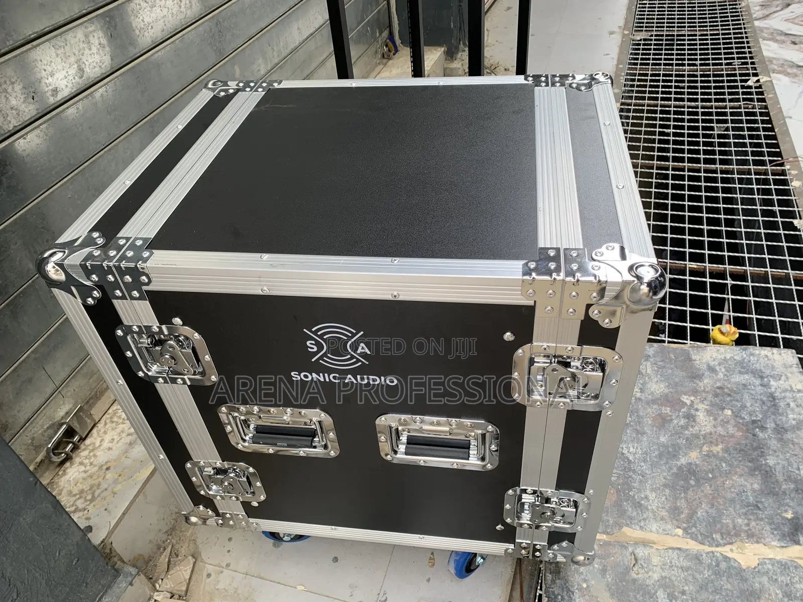 12unit Covered Amplifier Rack