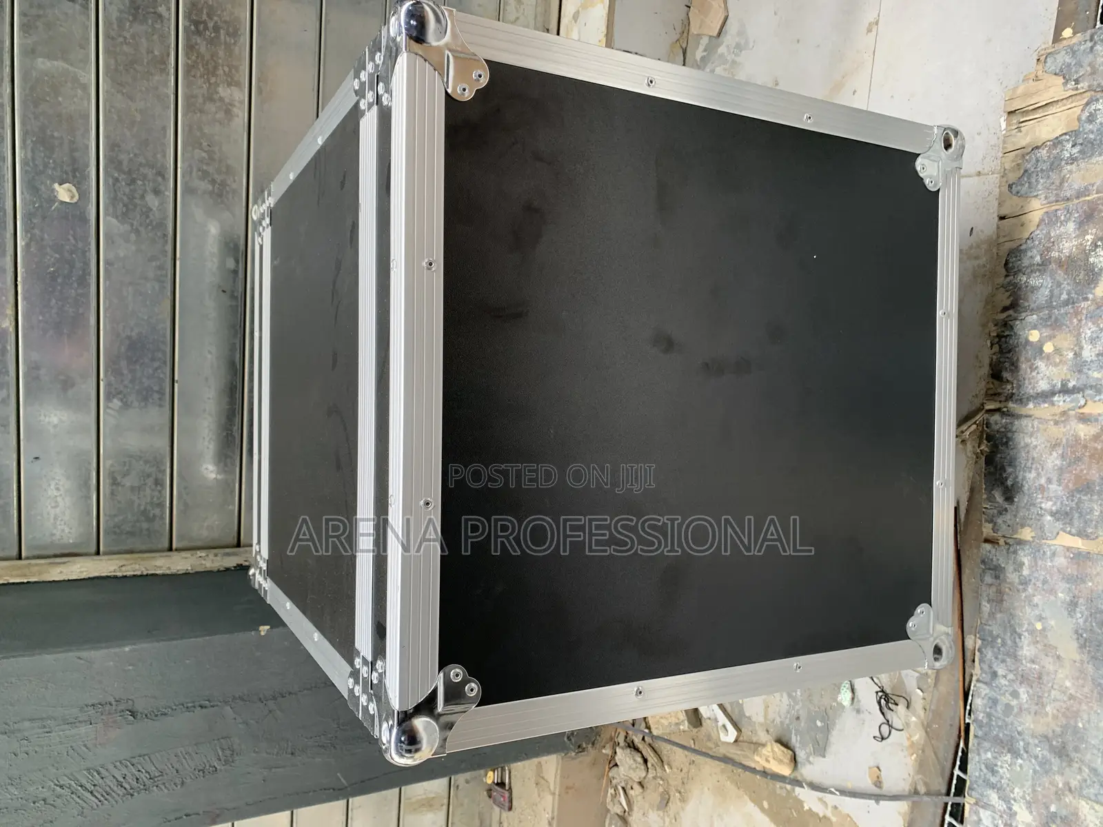 12unit Covered Amplifier Rack