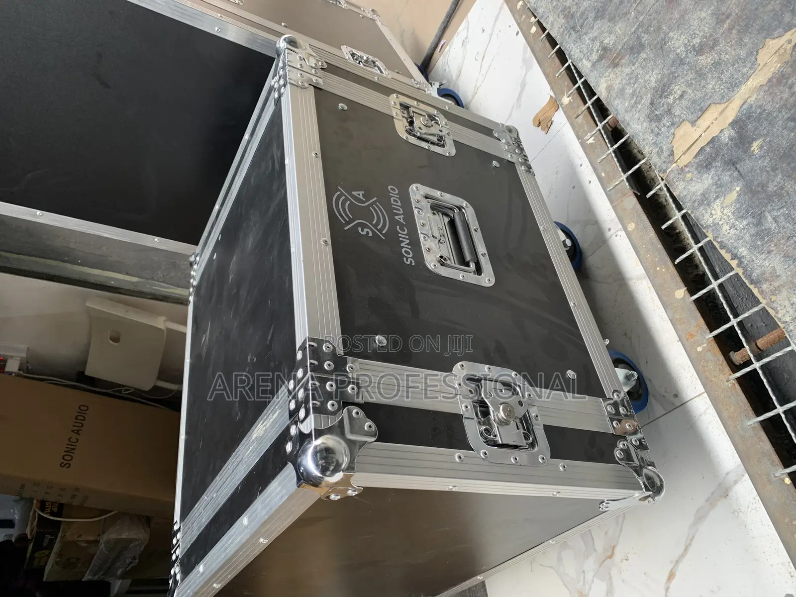 9unit Covered Amplifier Rack