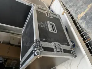 9unit Covered Amplifier Rack