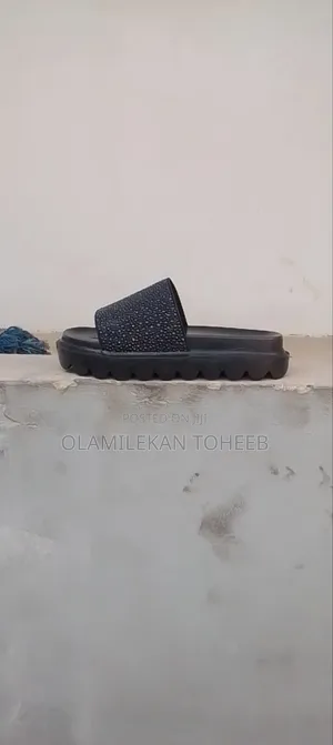 Elastic Black Stone Cover Palm