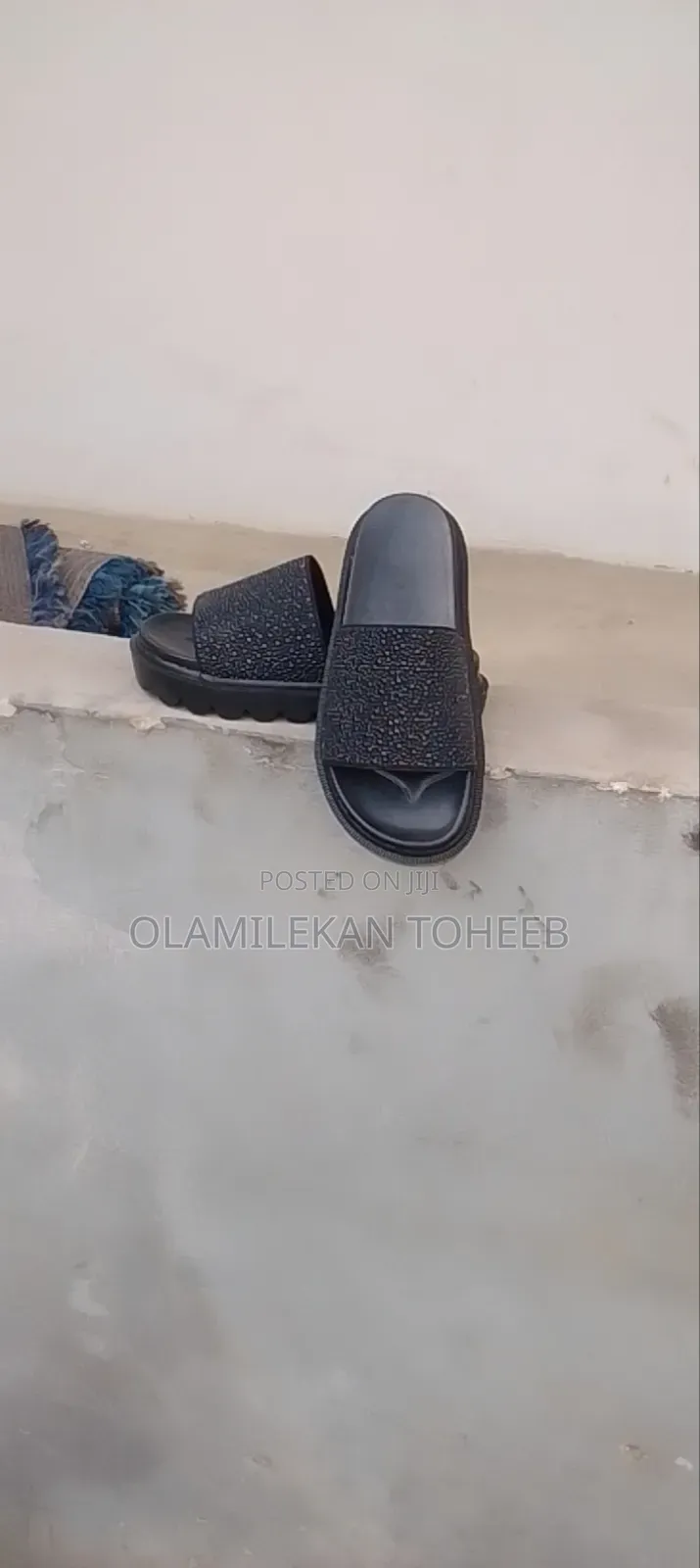 Elastic Black Stone Cover Palm