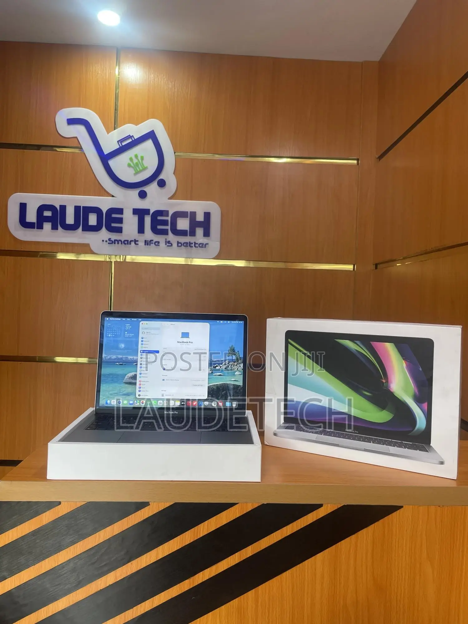 Laptop Apple MacBook Pro 2022 M2 8GB Apple M2 SSD 256GB