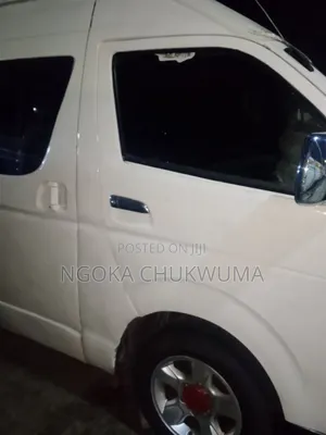 Toyota HiAce 2010 White