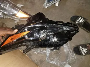Headlights Es350 2018available