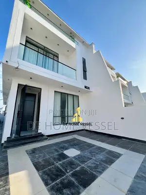 4bdrm Duplex in Chevron for sale