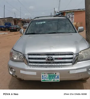Toyota Highlander Limited 2025 Gold