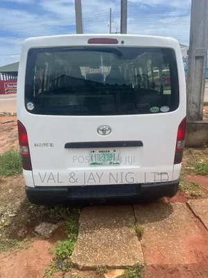 Toyota HiAce 2011 White