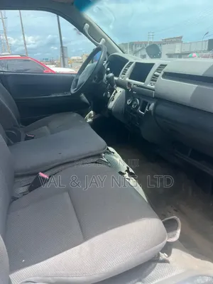 Toyota HiAce 2011 White