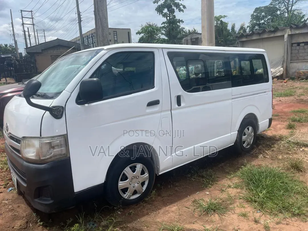 Toyota HiAce 2011 White