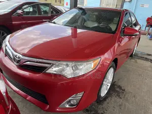 Toyota Camry XLE 4dr Sedan (2.5L 4cyl 6A) 2013 Red