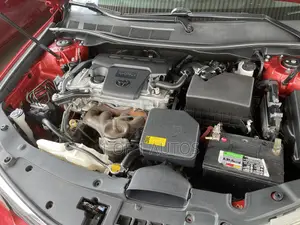 Toyota Camry XLE 4dr Sedan (2.5L 4cyl 6A) 2013 Red