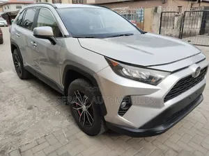 Toyota RAV4 LE AWD 2020 Silver