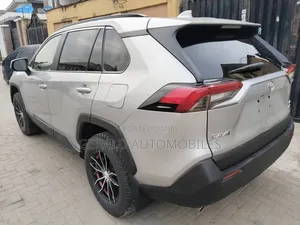Toyota RAV4 LE AWD 2020 Silver
