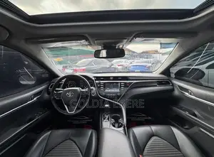 Toyota Camry 2018 Silver
