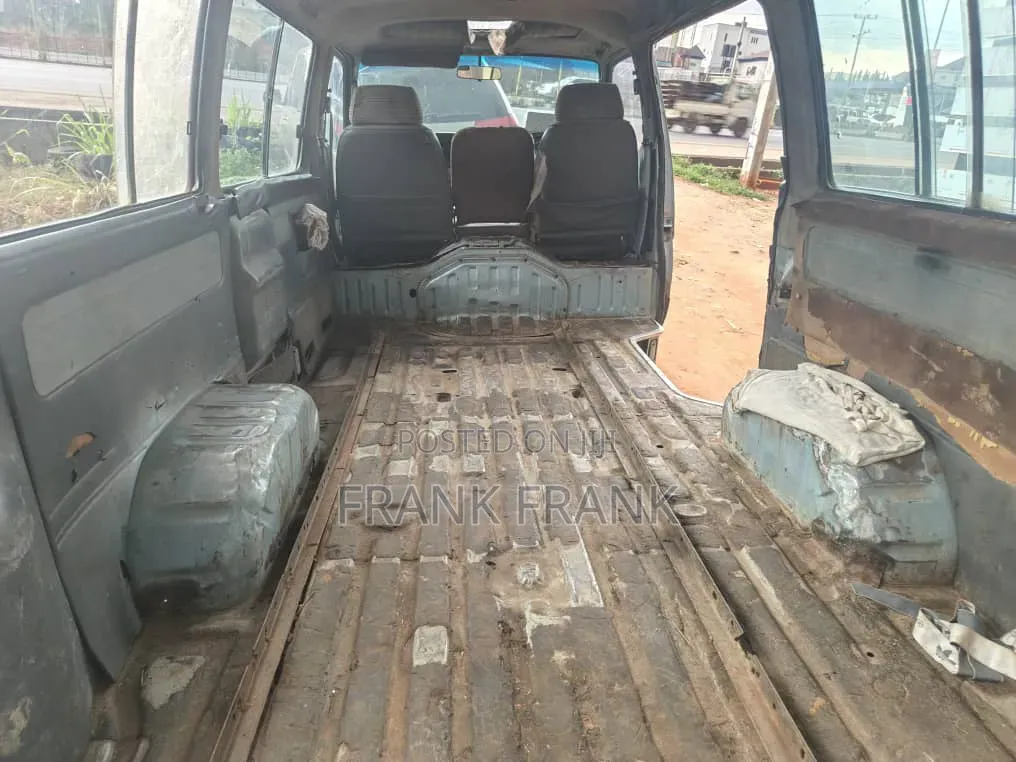 Toyota HiAce 2005 Grey